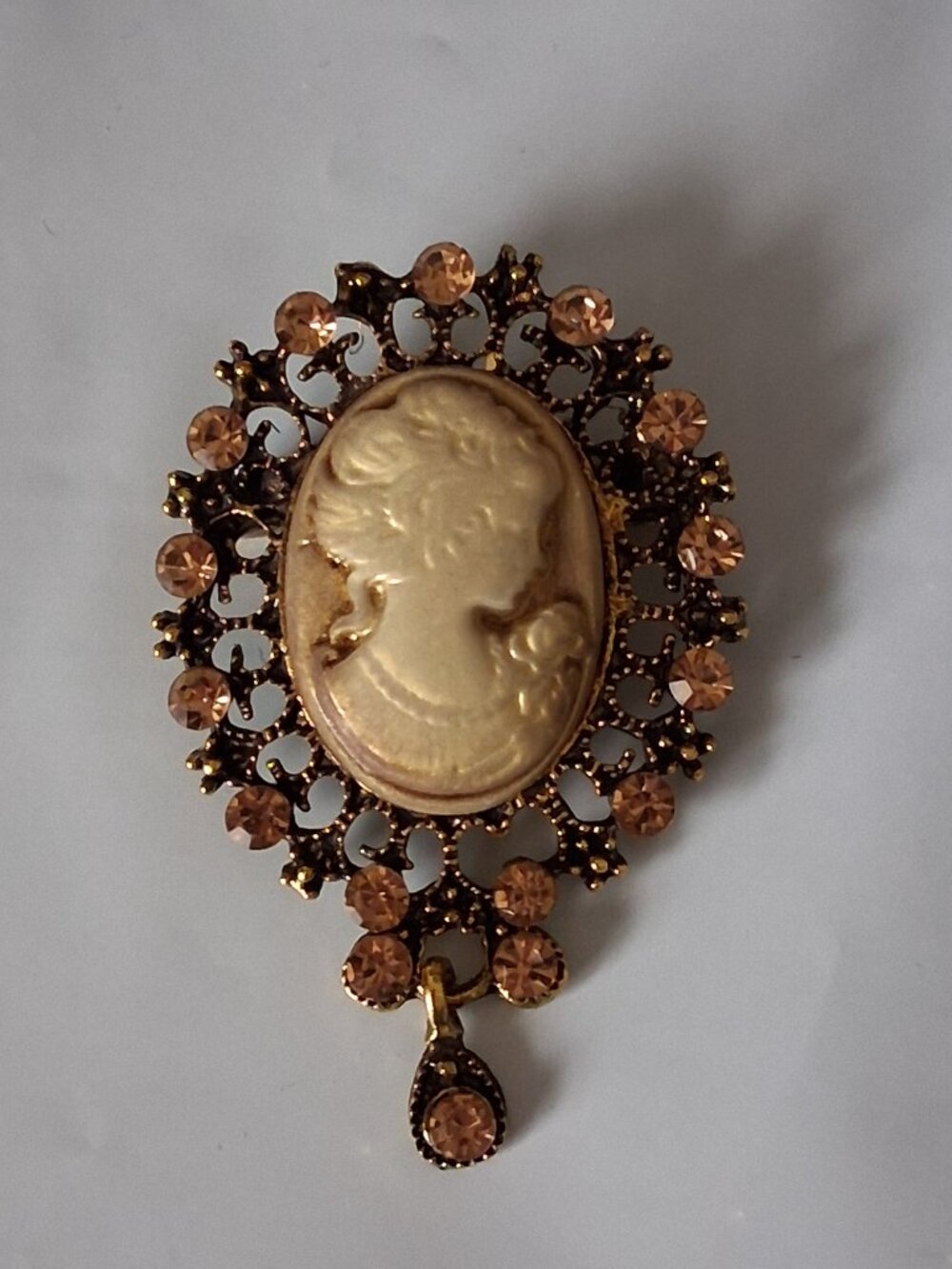 Fashion Faux Cameo Pin Rhinestone Brooch new